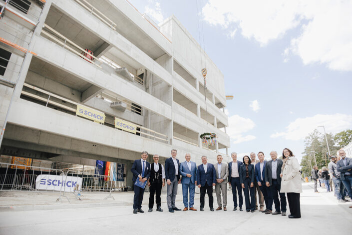Topping out ceremony for technical chemistry – high-tech for research and teaching